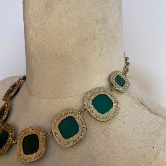 Emerald Green & Gold Necklace - Picture 4 of 9